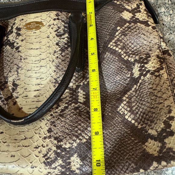 Authentic Coach 35888 patient leather snake skin-like shoulder Bag - Picture 7 of 12